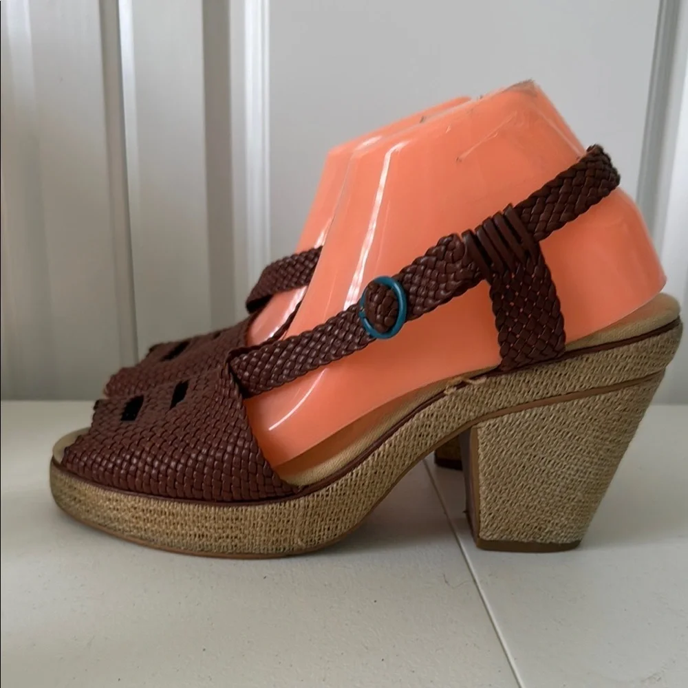 FANYLROBIN 3”HEEL BROWN LEATHER SANDALS (sz 11)